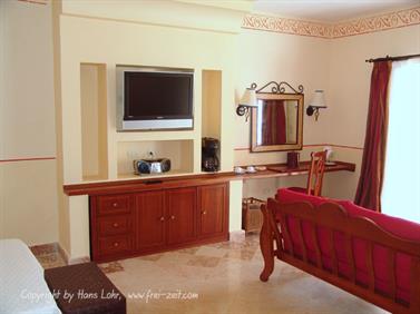 2010 Cuba, Holguin, Hotel Rio de Oro, Royal, DSC00603_b_B740
